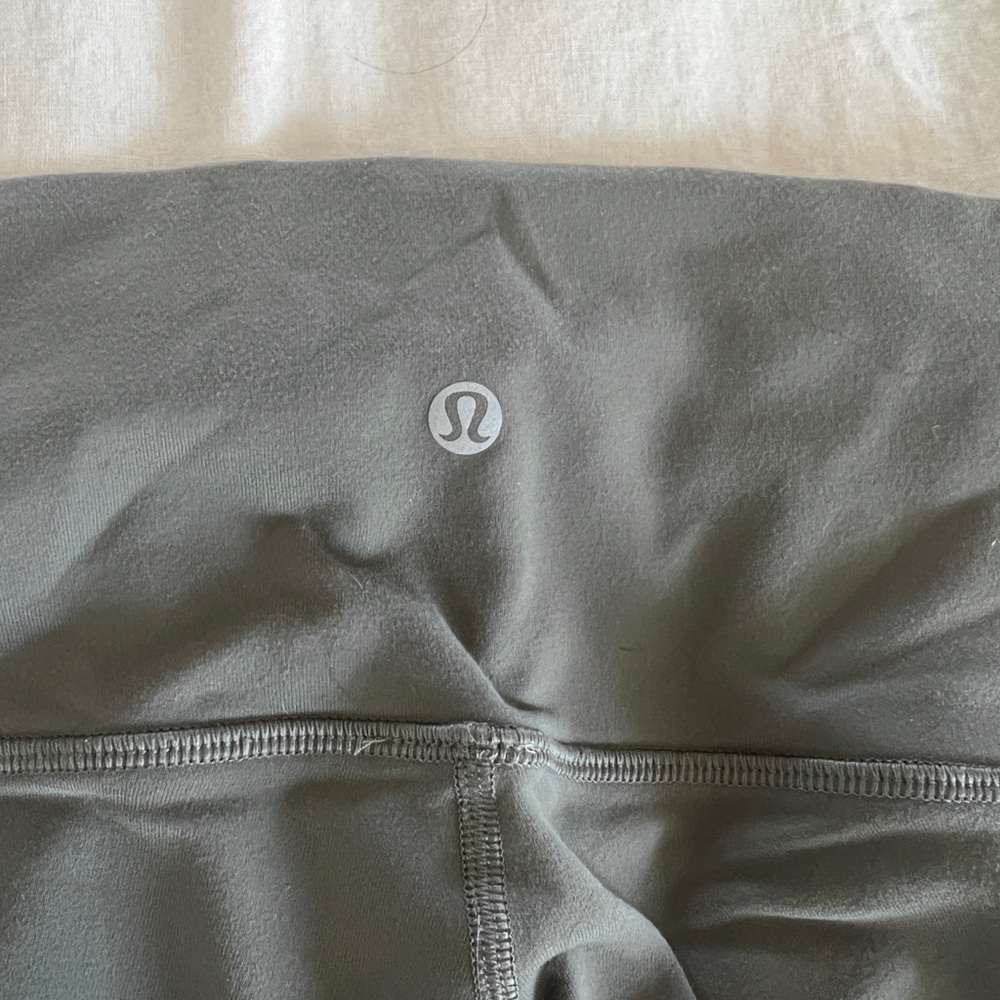 Lululemon grey crop leggings